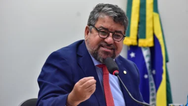 Lulinha vive em “condições precárias” na Espanha, diz vice-presidente do PT