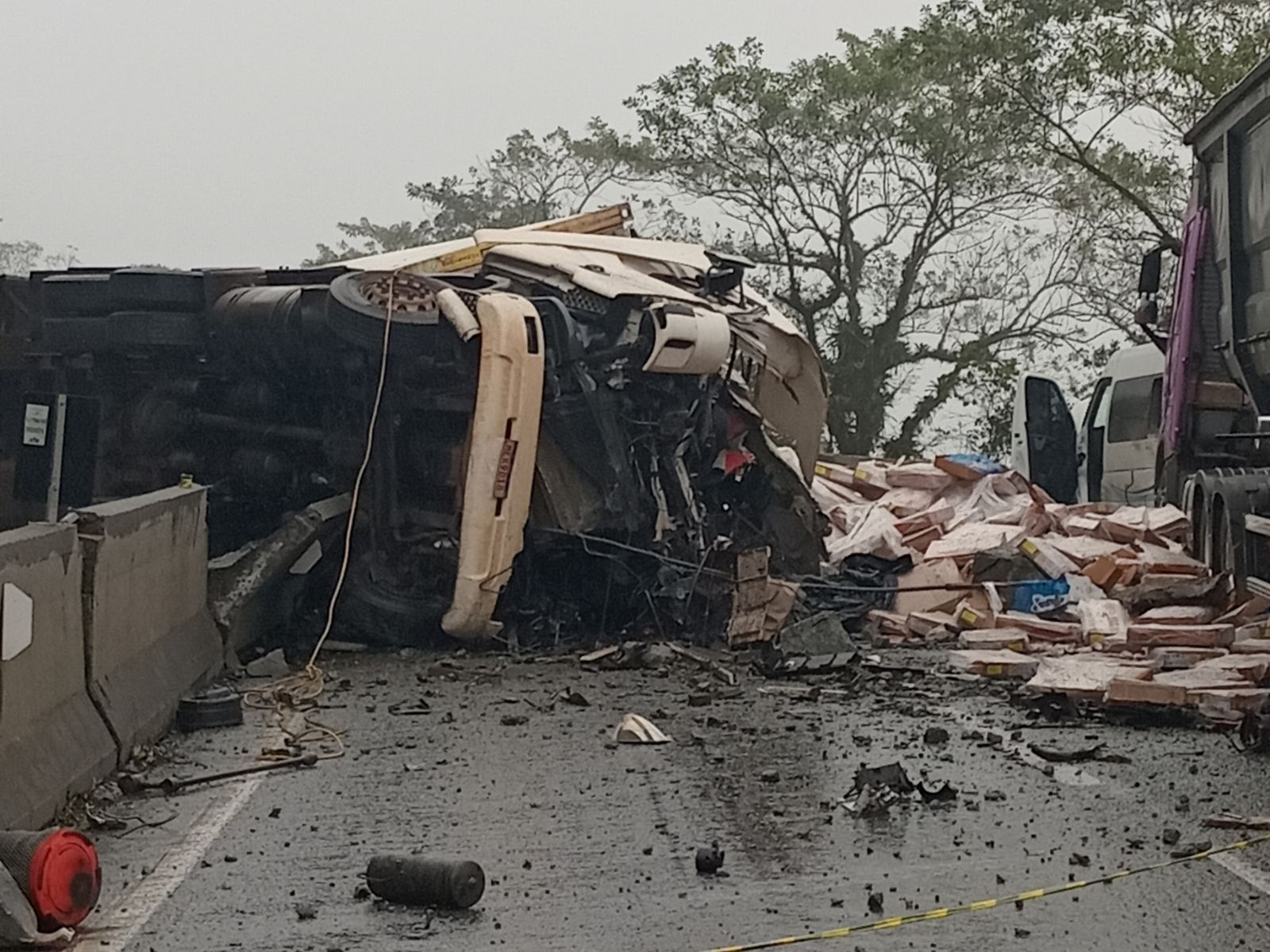 Acidente grave na BR-277. Pistas interditadas