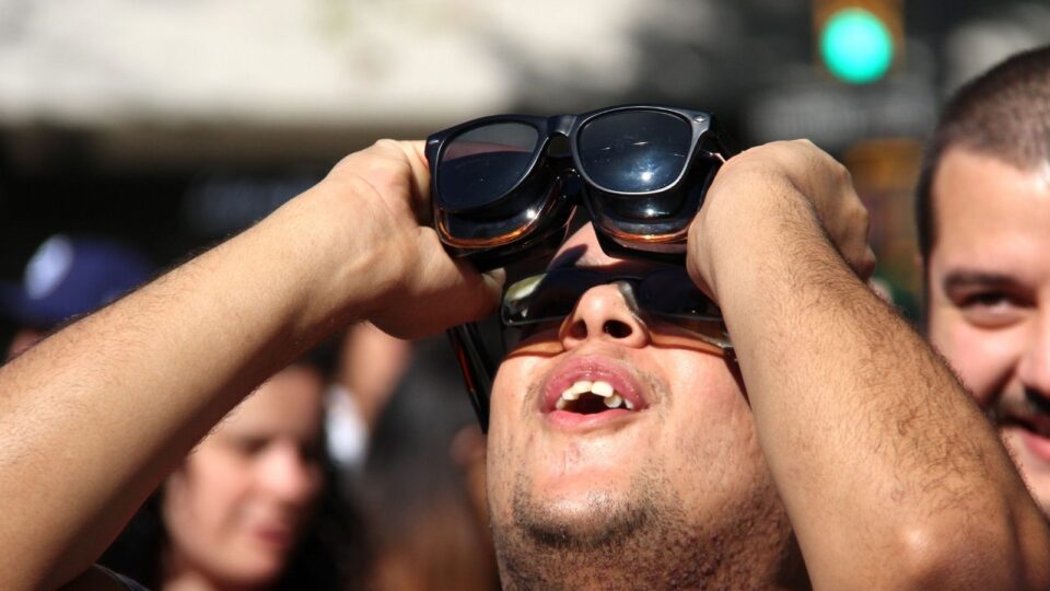 Hoje é dia de eclipse solar!