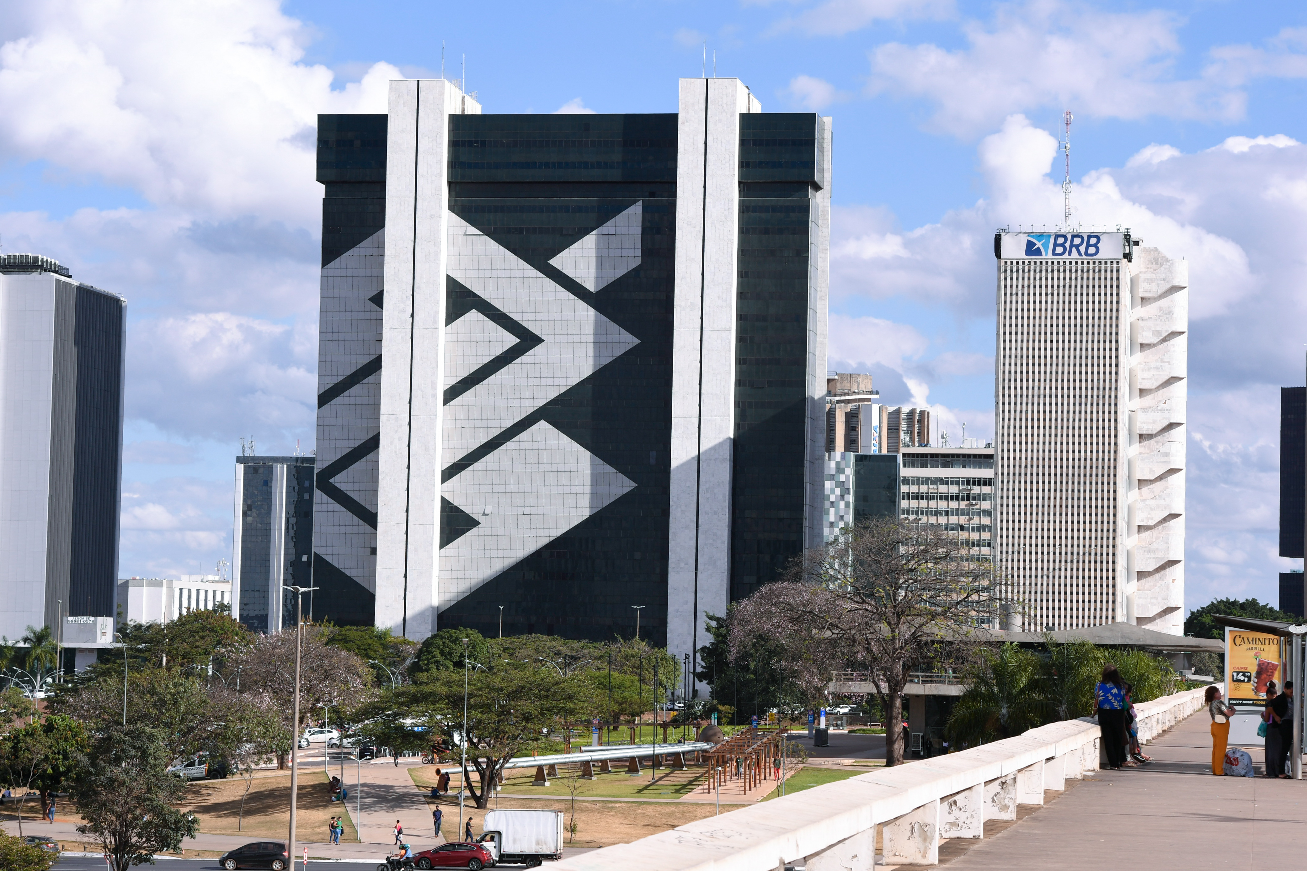 GDF perde a paciência com bancos e quer empréstimo direto do FGC; Fux marca conciliação