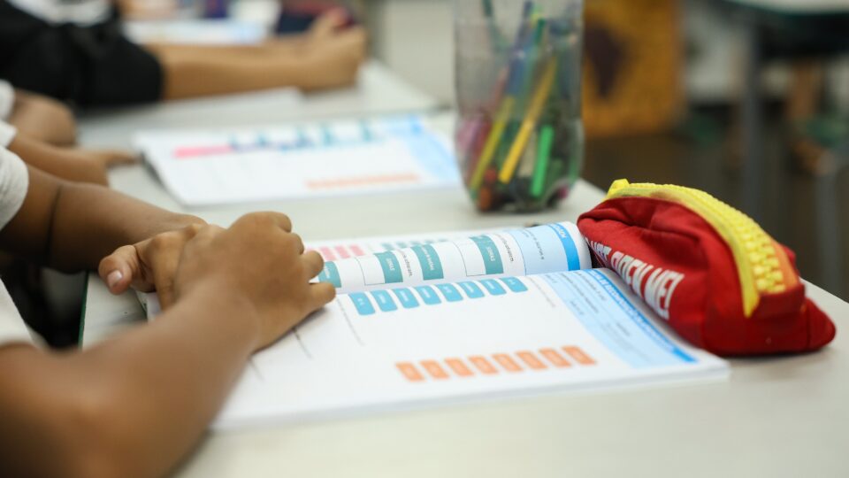 Paraná apostou em reforço direcionado para virar líder de ranking da educação