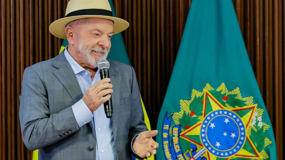 Horário eleitoral de 2026 é definido pelo TSE, com Lula na liderança do tempo de TV e Flávio Bolsonaro em segundo.