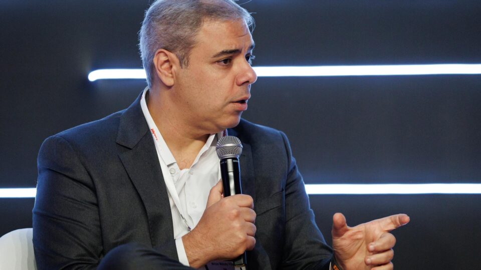 CEO do Itaú defende Selic baixa contra alta na inadimplência