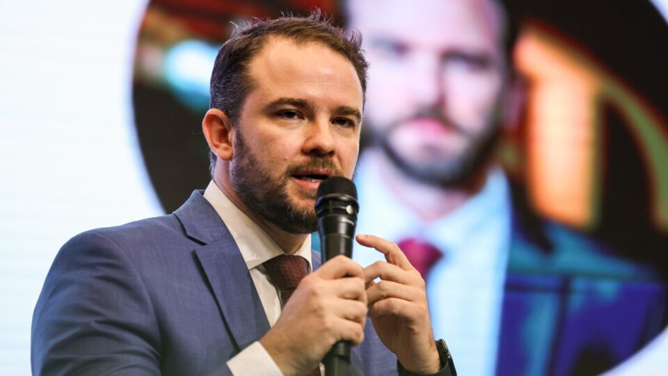 Durigan nega descontrole das contas públicas mesmo com pacotão eleitoral de Lula