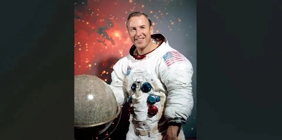 Comandante da Apollo 13, James Lovell liderou a missão que transformou um grave acidente espacial em um dos maiores exemplos de superação da história da exploração espacial.