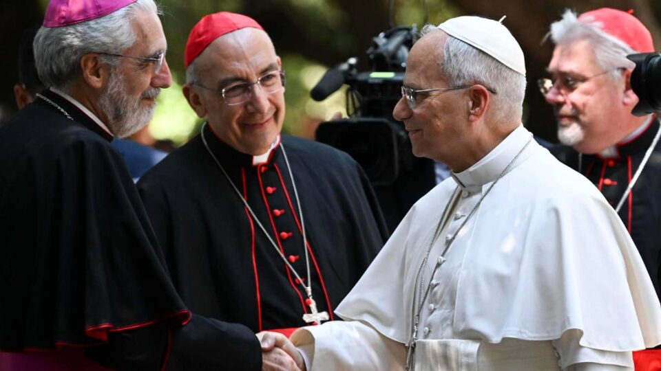 Por que o papa Leão XIV alterou a constituição do Vaticano?