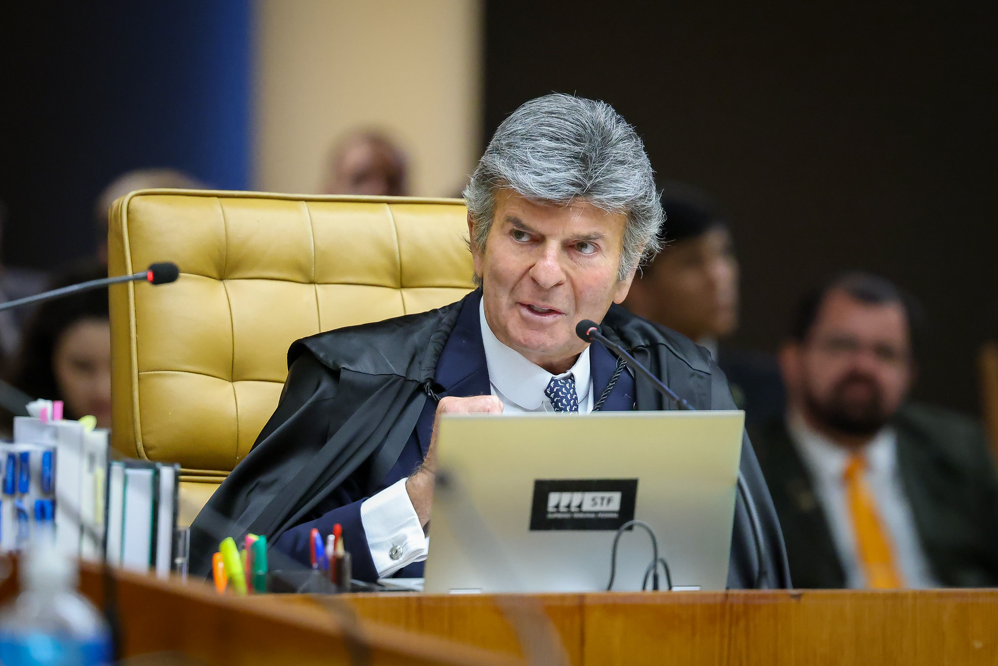 Fux vota para manter proibição de jogos de azar; Dino pede vista e adia decisão