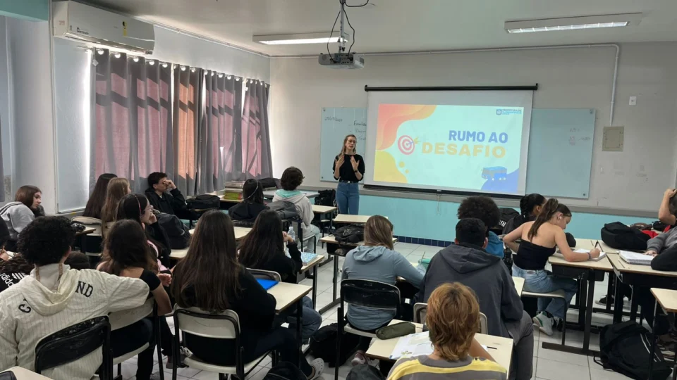 Capital catarinense avançou da 15ª para a 2ª colocação nos anos finais do ensino fundamental e passou do 10º para o 3º lugar nos anos iniciais