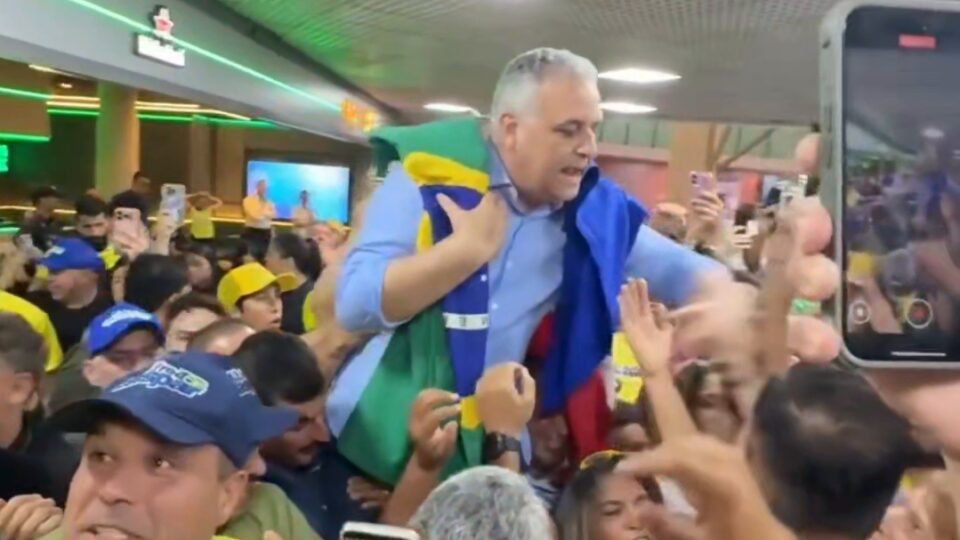 Alfredo Gaspar é recebido por apoiadores em Alagoas após anúncio como vice de Flávio Bolsonaro