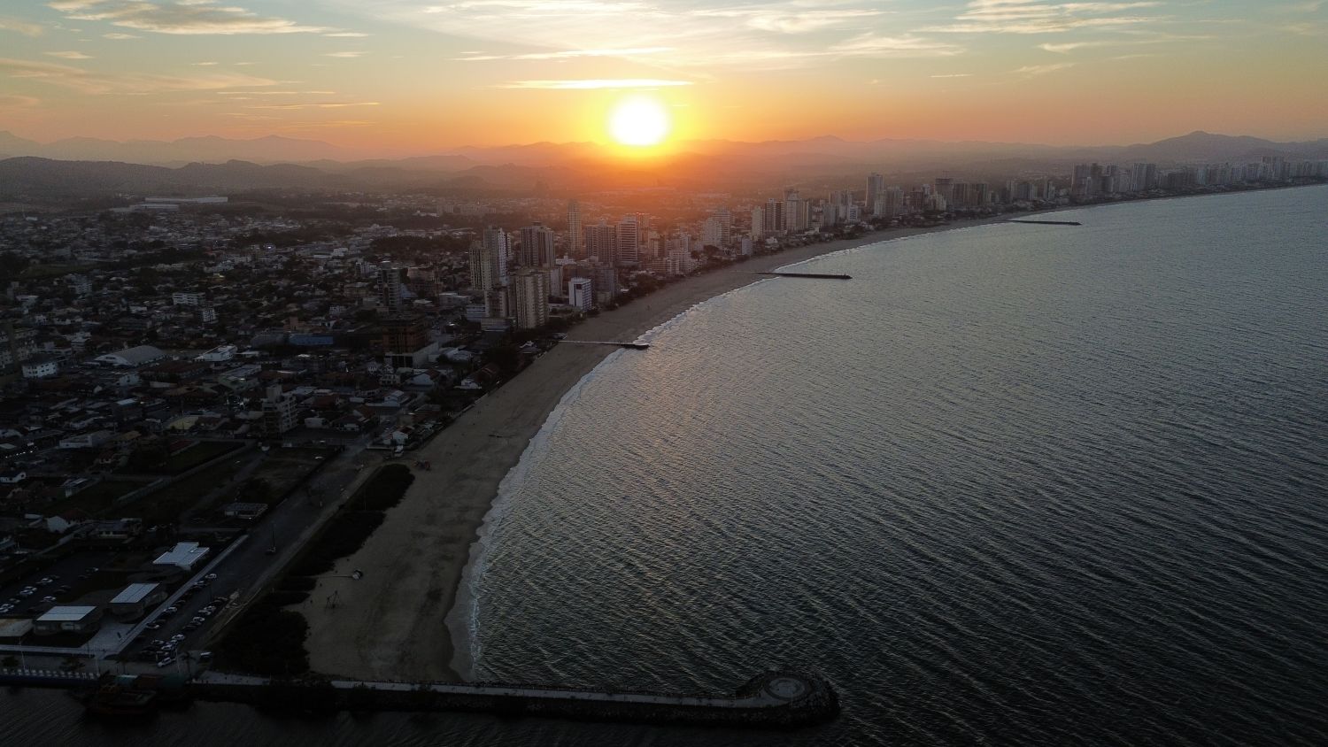 Balneário Piçarras ficou à frente de Itapema e de Balneário Camboriú na procura por imóveis de alto padrão no primeiro trimestre de 2026.