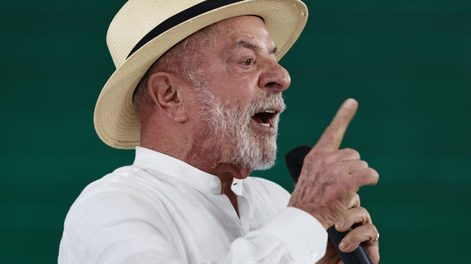 PT lança plano de governo de Lula e promete combater “servilismo” a interesses estrangeiros