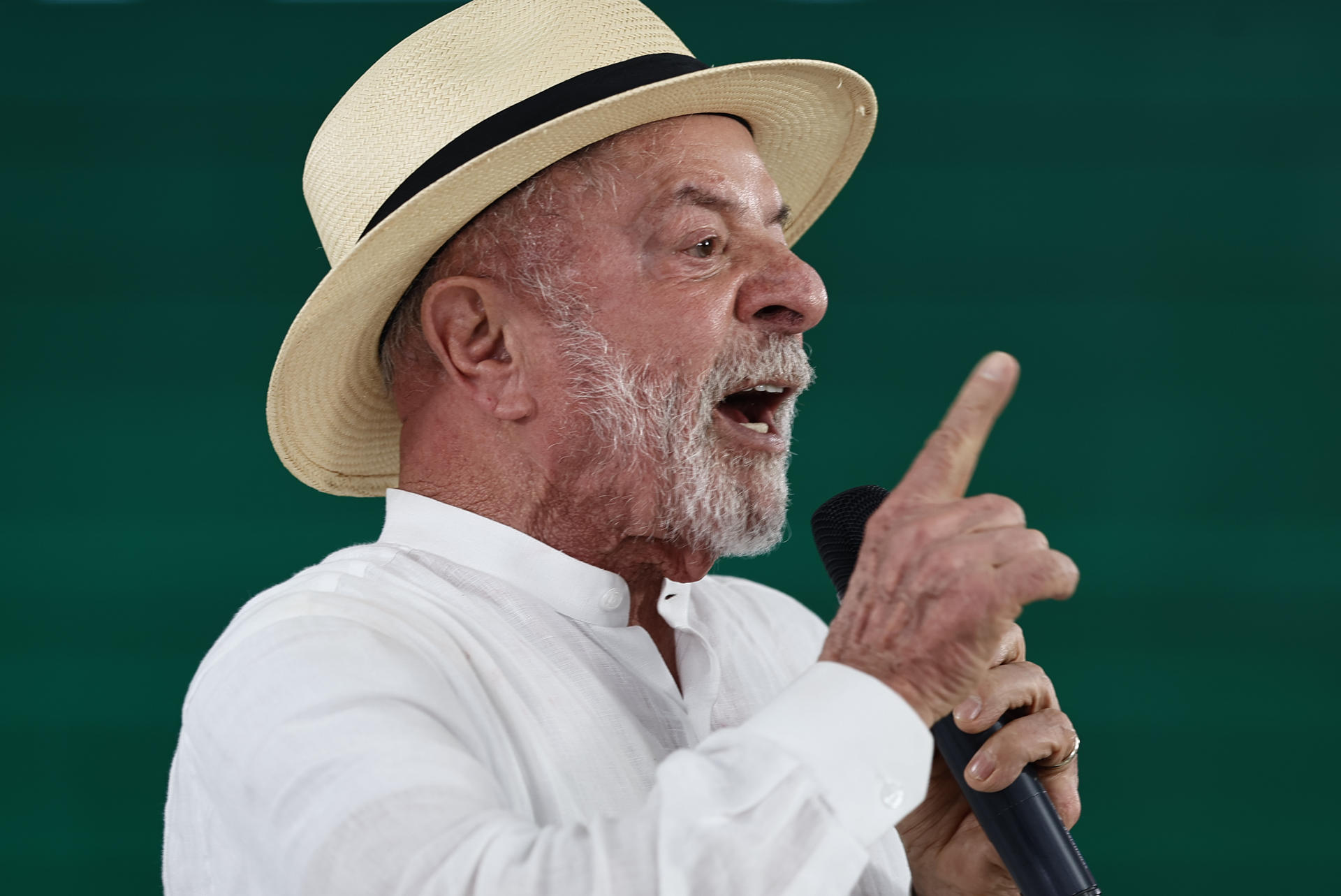 PT lança plano de governo de Lula e promete combater “servilismo” a interesses estrangeiros