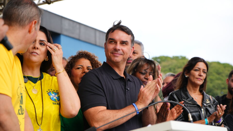 Flávio diz que vai fazer oração e declarar guerra ao narcotráfico em sua posse