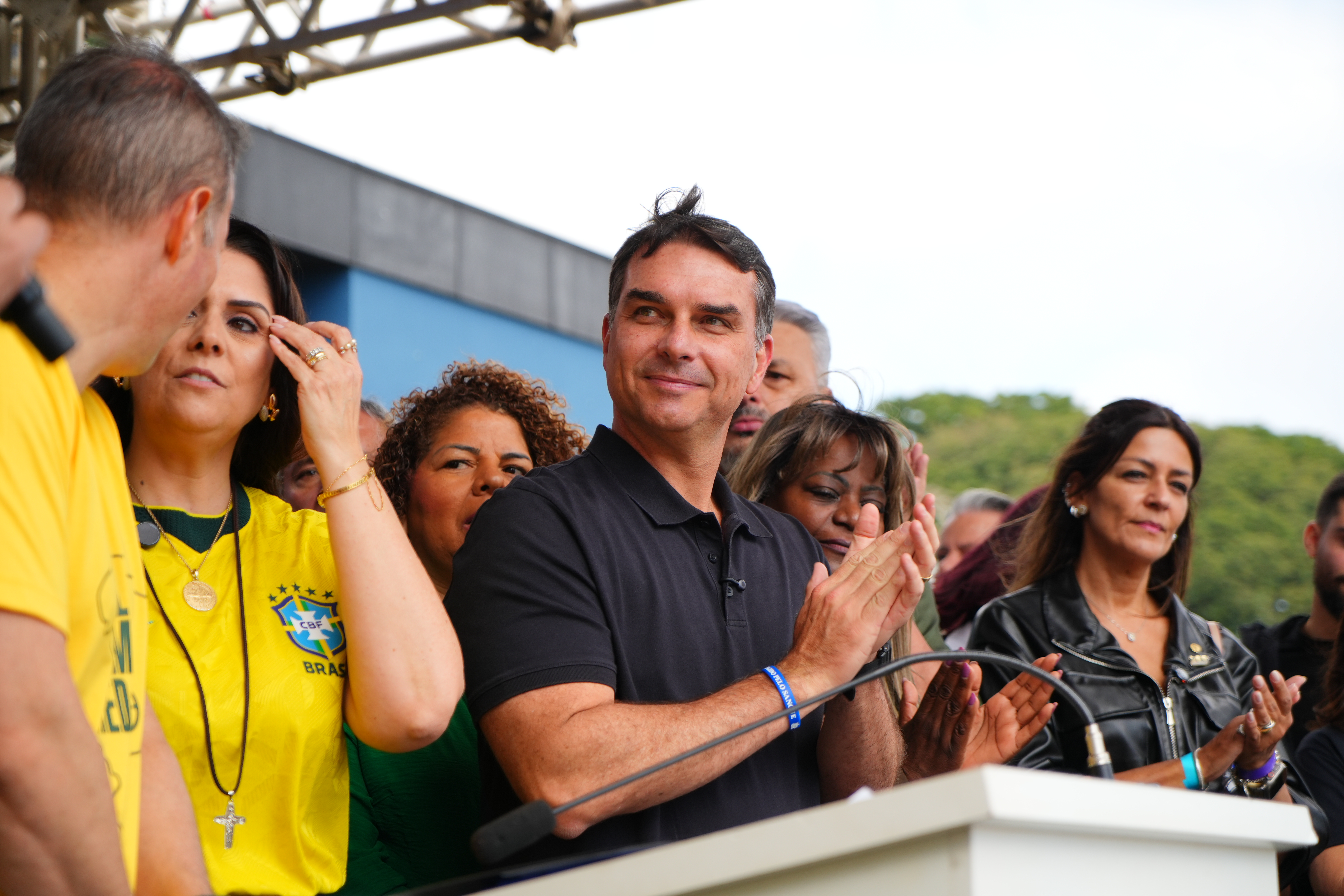 Flávio diz que vai fazer oração e declarar guerra ao narcotráfico em sua posse