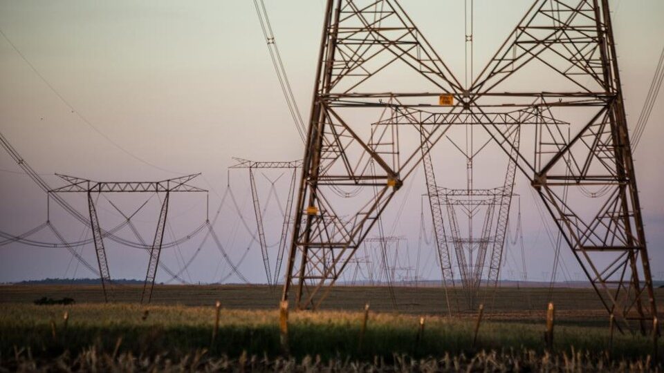 Conta de luz mais cara que a de 77 países freia competitividade no Brasil