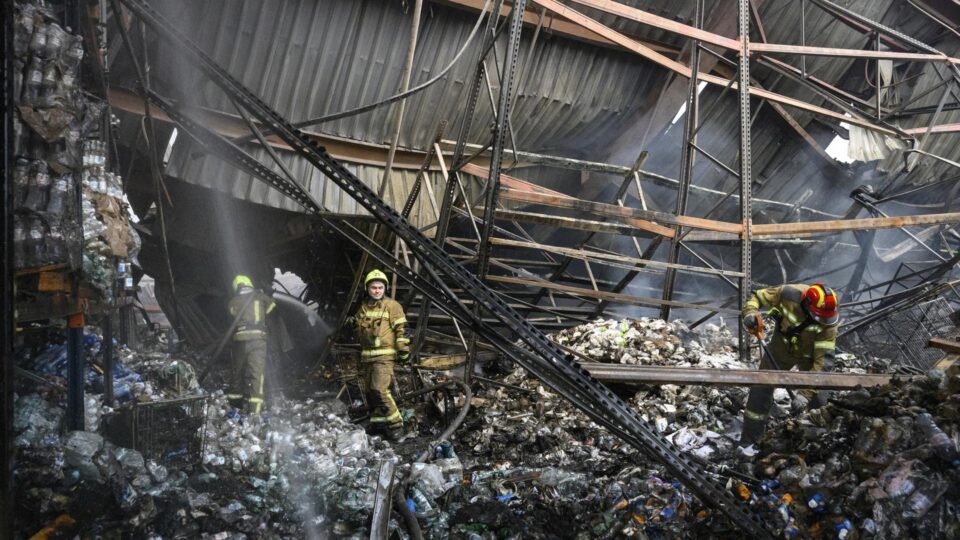 Ataques na guerra da Ucrânia mudam de foco e mortes de civis disparam