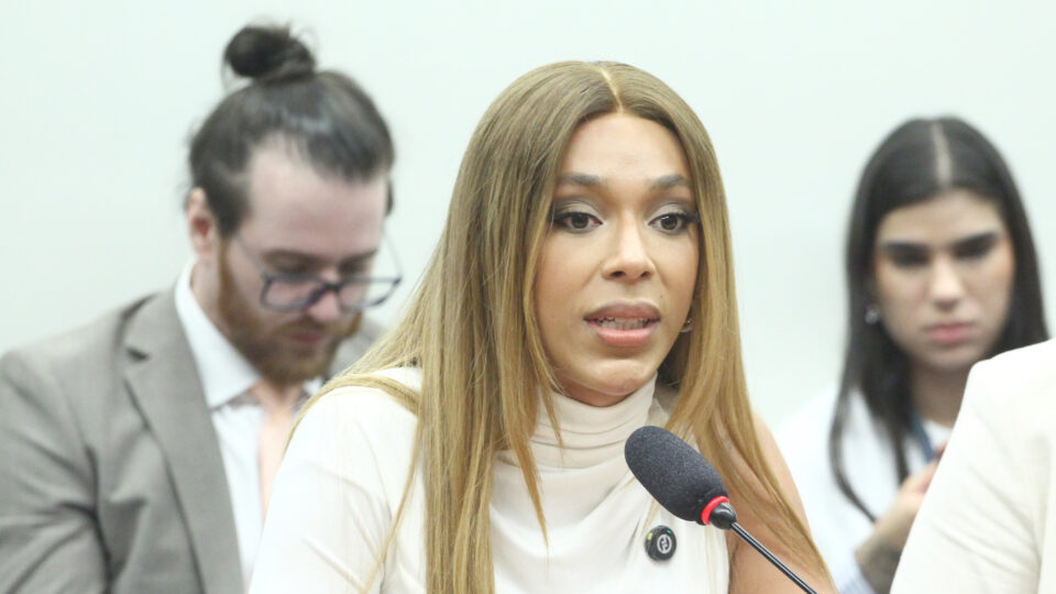 Ex-assessor do PSOL critica Erika Hilton: “influencer brilhante, mas péssima parlamentar”