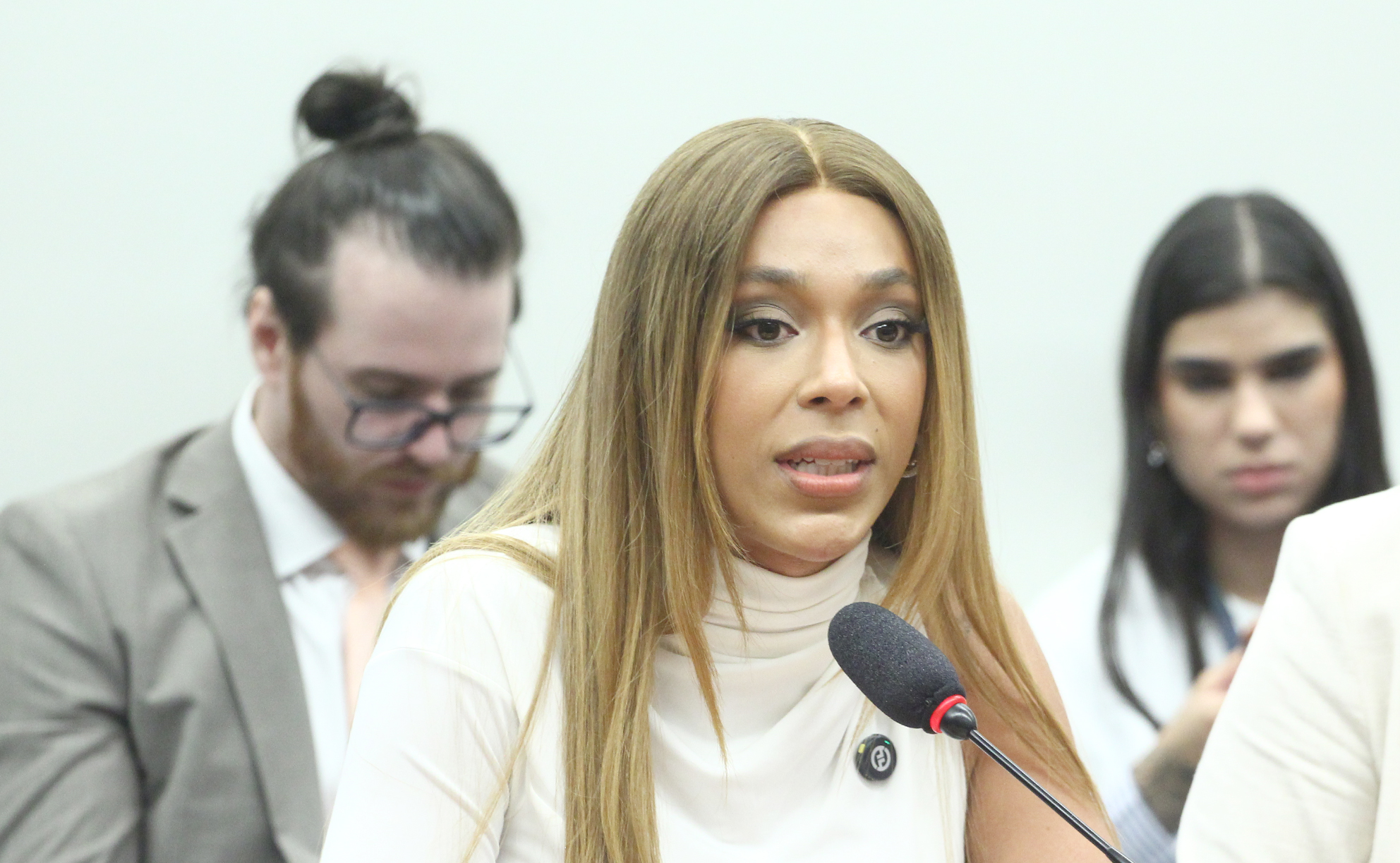 Ex-assessor do PSOL critica Erika Hilton: “influencer brilhante, mas péssima parlamentar”