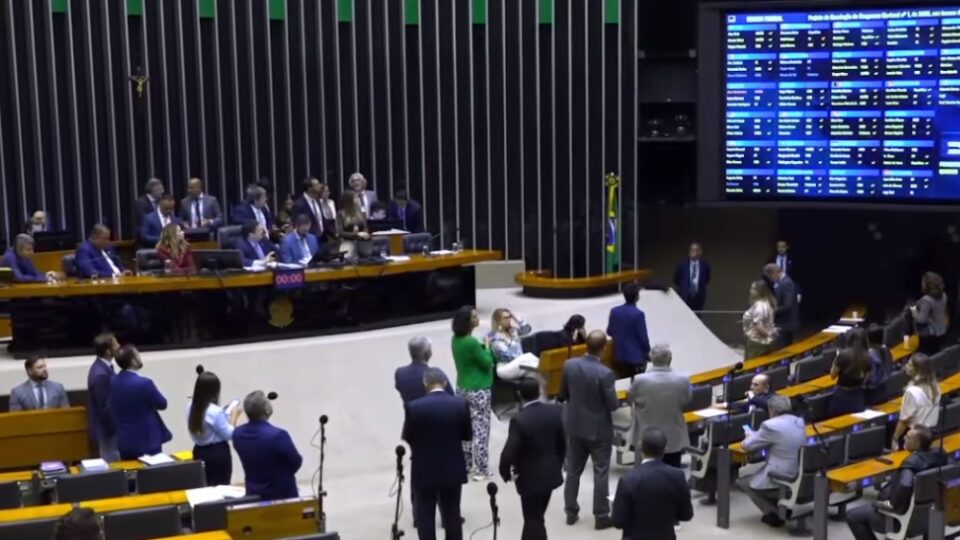 Congresso retoma votações sob pressão do governo Lula para eleições