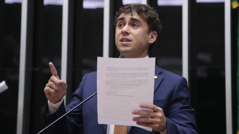 Nikolas Ferreira rebate críticas da esquerda, explica patrimônio de R$ 3,8 milhões e provoca Lula.