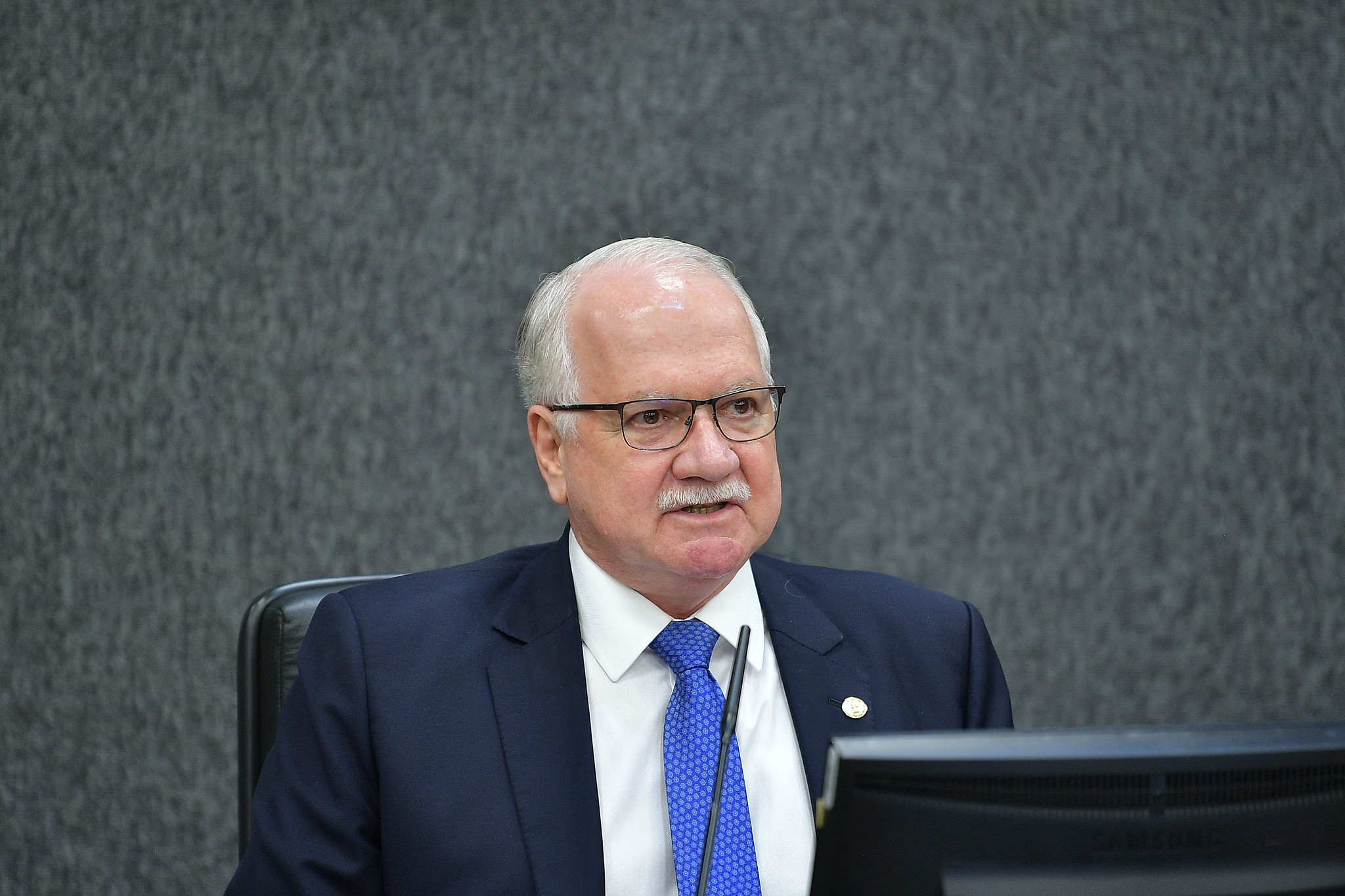 Fachin quer propor lei federal para restringir remuneração de juízes