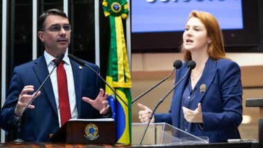 Flávio Bolsonaro cobra apoio de Ana Campagnolo a Carlos em SC