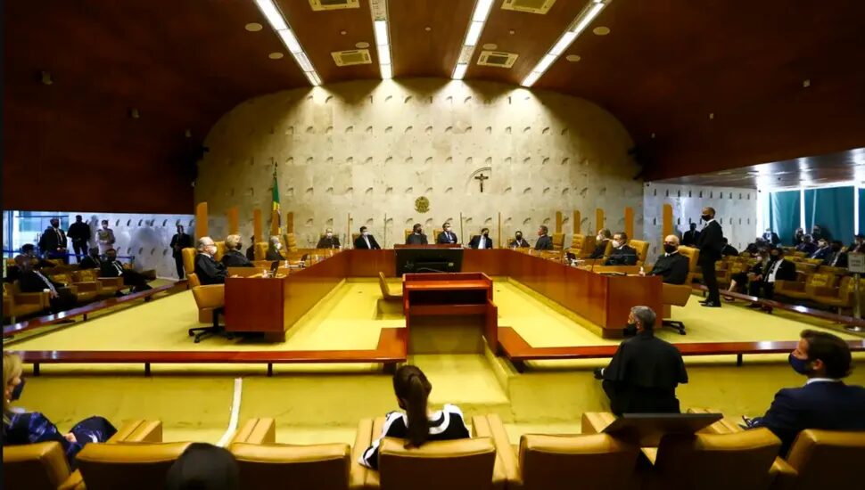 STF invalida parte das regras de progressão dos professores de Curitiba, mas preserva benefícios já implementados.