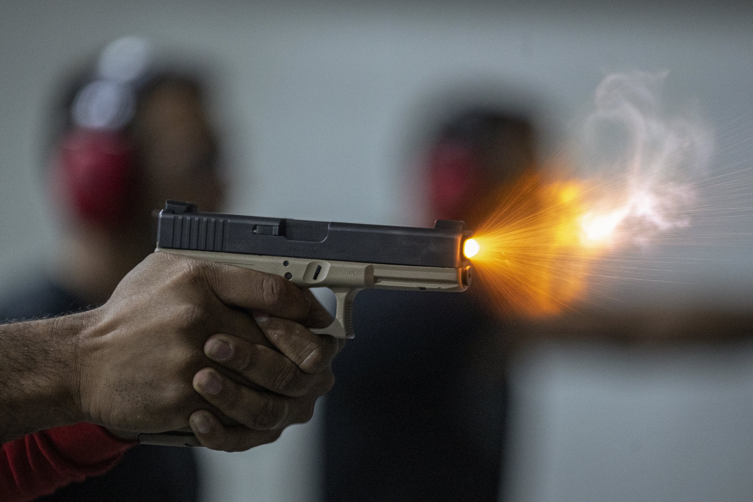 Entidade alegou prejuízos por mudança súbita na política de armas, mas juiz citou posição do STF pró-desarmamento.