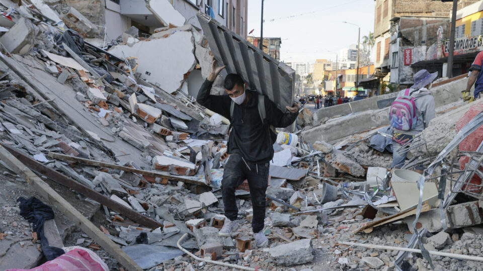 Em meio à tragédia do terremoto na Colômbia, Petro ironiza Espriella e Rubio
