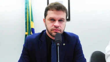 Charlles Evangelista afirmou que conversou com Flávio Roscoe antes de mudar estratégia.