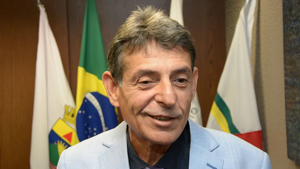 Milton Lívio Lemos Salles é alvo de apuração interna no TJMG. Magistrado diz que conhece casos de corrupção na Corte.