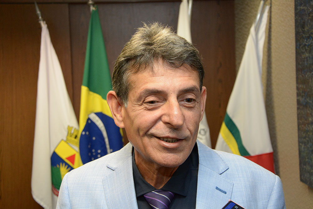 Milton Lívio Lemos Salles é alvo de apuração interna no TJMG. Magistrado diz que conhece casos de corrupção na Corte.