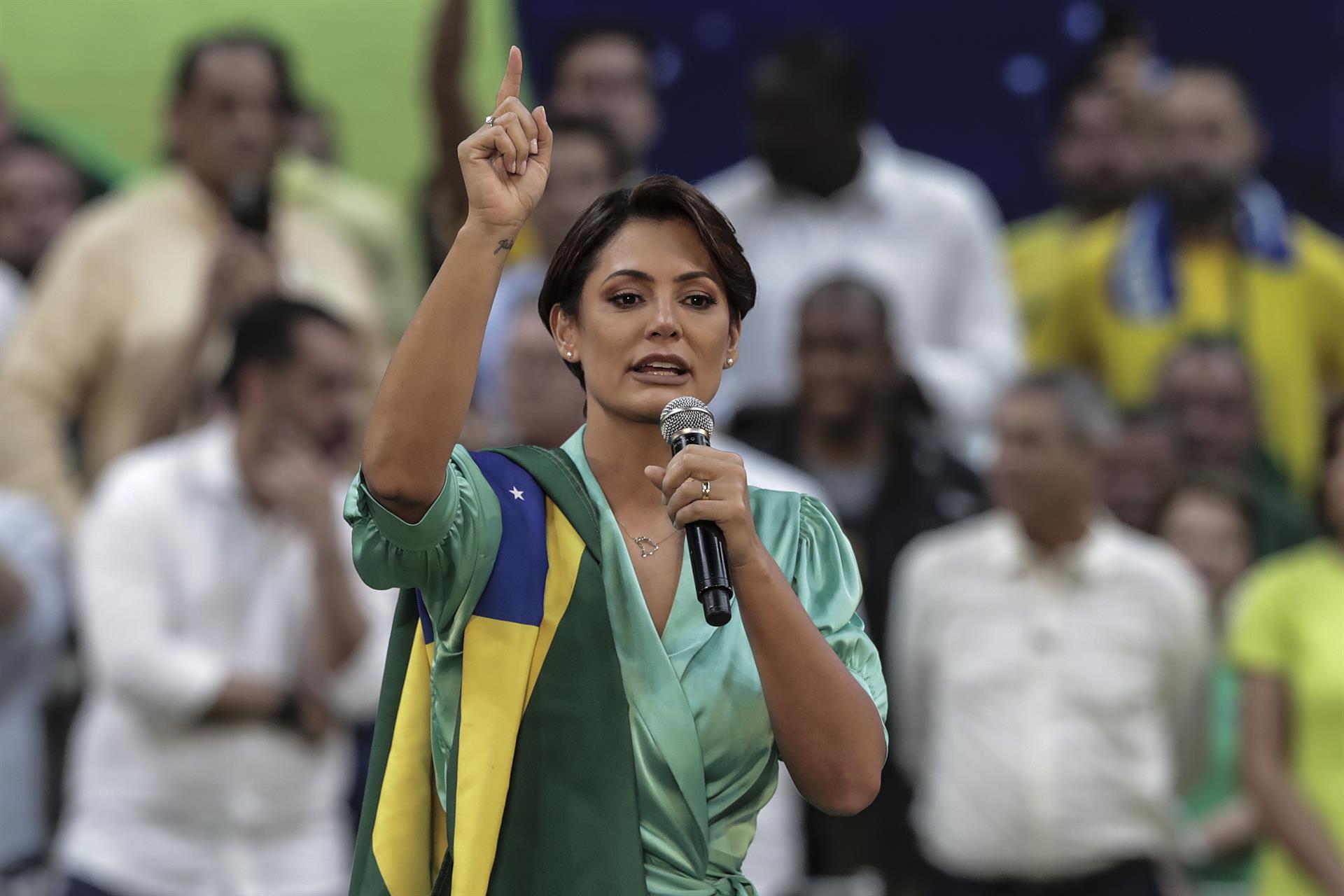 Após desavença pública, Michelle se reencontrou com Flávio para deflagrar sua participação na campanha do enteado.