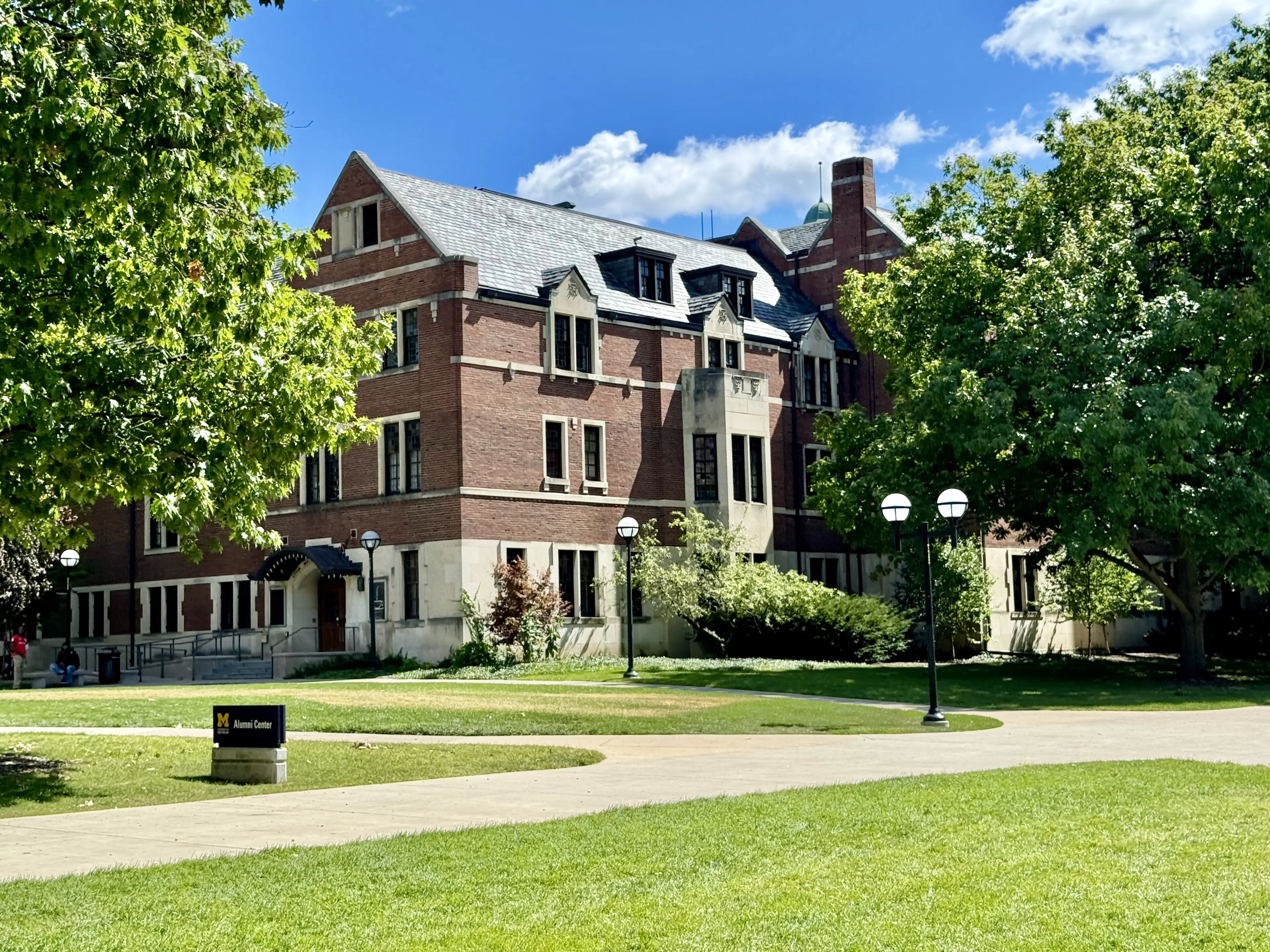 Universidade de Michigan notas crise de saúde mental