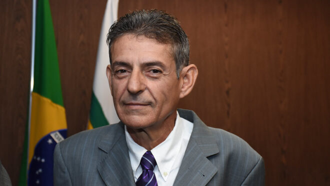 Afastamento de juiz que bebeu vinho em sessão é confirmado pelo TJ-MG e CNJ