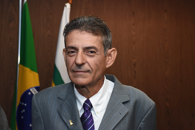Juiz que bebeu vinho em sessão tem afastamento do cargo confirmado no TJ-MG e no CNJ