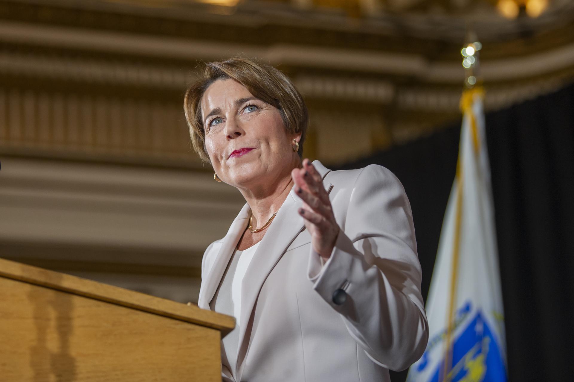 Governadora democrata sanciona fim da restrição ao aborto após 24 semanas no Massachusetts