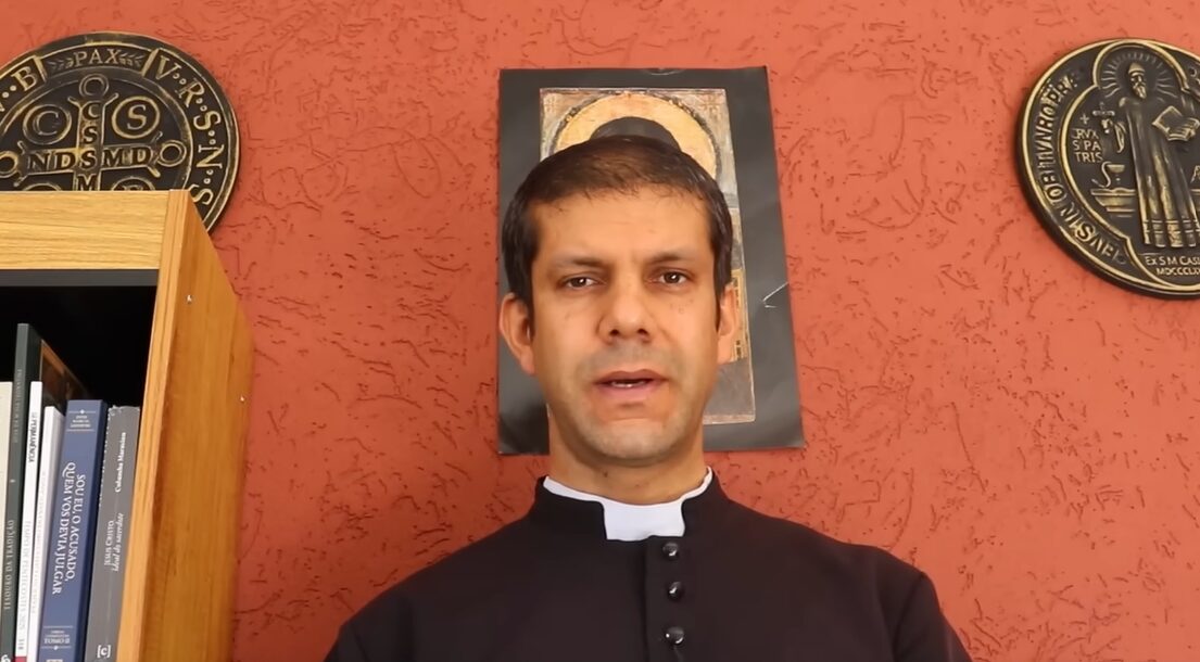 Quem é o padre de SP excomungado por aderir a grupo cismático