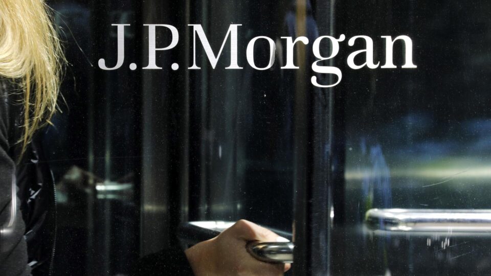 JP Morgan rebaixa recomendação de investimento no Brasil e mercado reage
