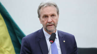 Assessoria informou que Pedro Uczai não apresenta sequelas, está consciente e interagindo com médicos.