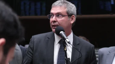 Deputado petista pede que STF anule depoimento à Polícia Legislativa e reafirma acusação.