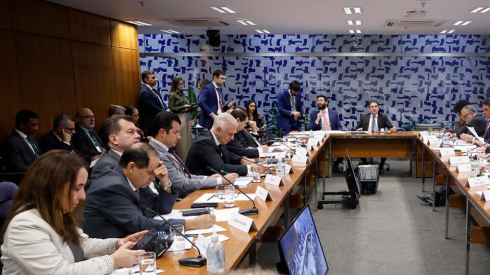 Oposição planeja obstruir pauta do governo antes das eleições