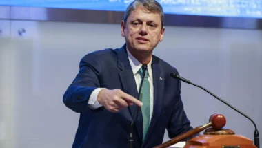 Tarcísio acusa Fazenda de "travar" empréstimo de R$ 5,4 bilhões e recorre ao STF
