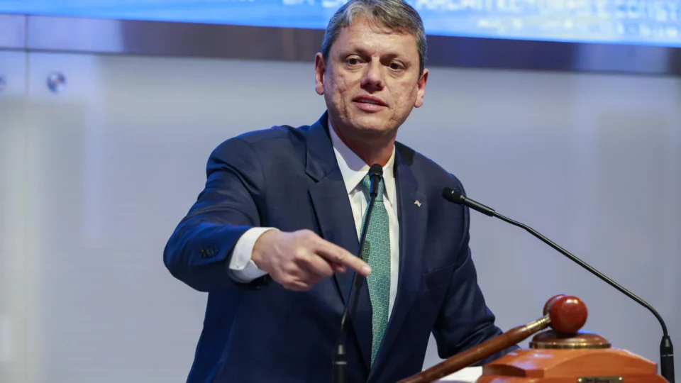 Tarcísio acusa Fazenda de "travar" empréstimo de R$ 5,4 bilhões e recorre ao STF