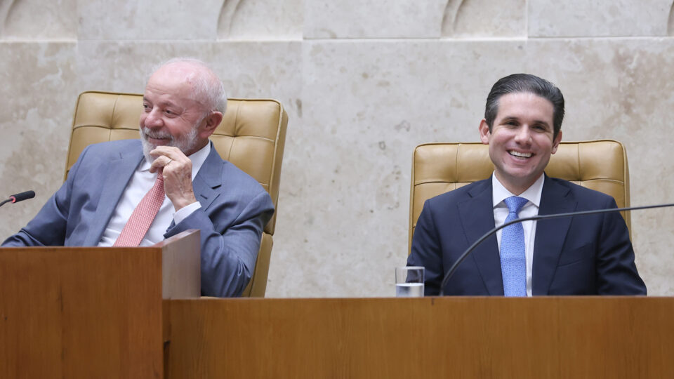 Câmara aprova projeto que reduz tributos sobre combustíveis após acordo com governo