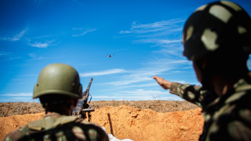 Exército testa equipamentos de defesa aérea contra drones em Goiás