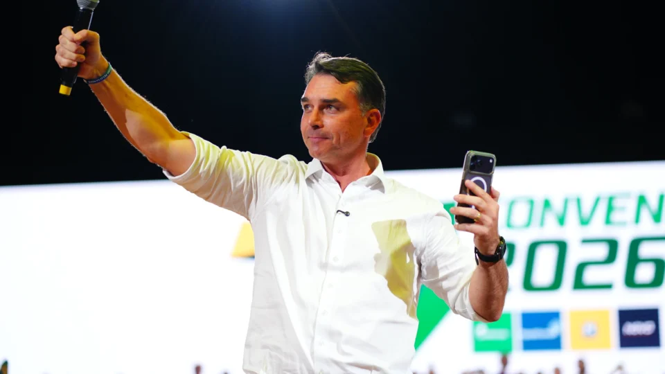 Flávio Bolsonaro Roscoe Cleitinho direita Minas Gerais