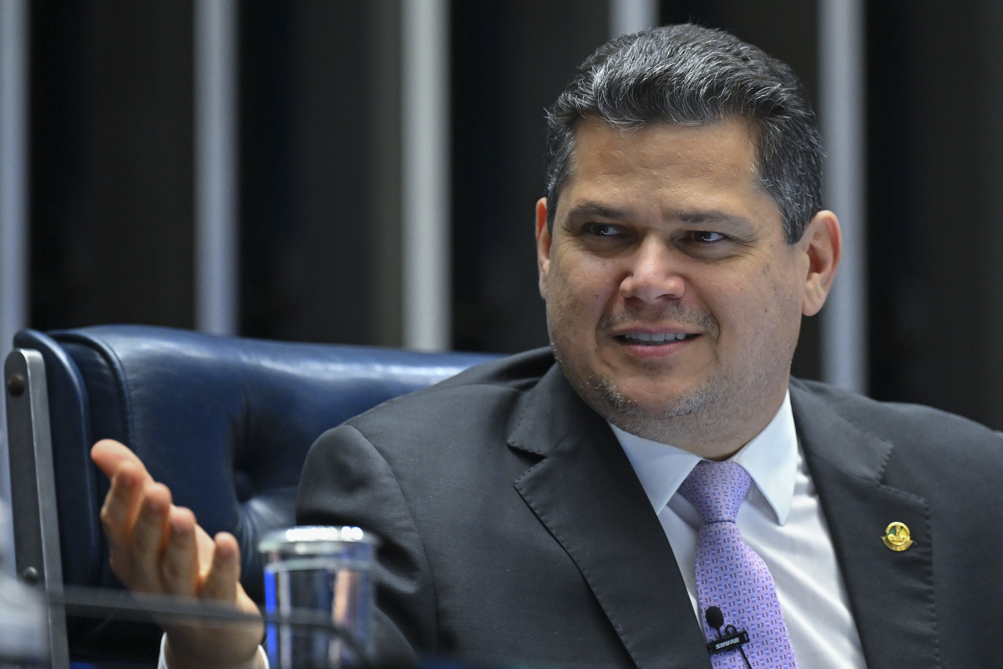 Senado aprova PLP dos Combustíveis com “jabutis” para fertilizantes e Copa Feminina