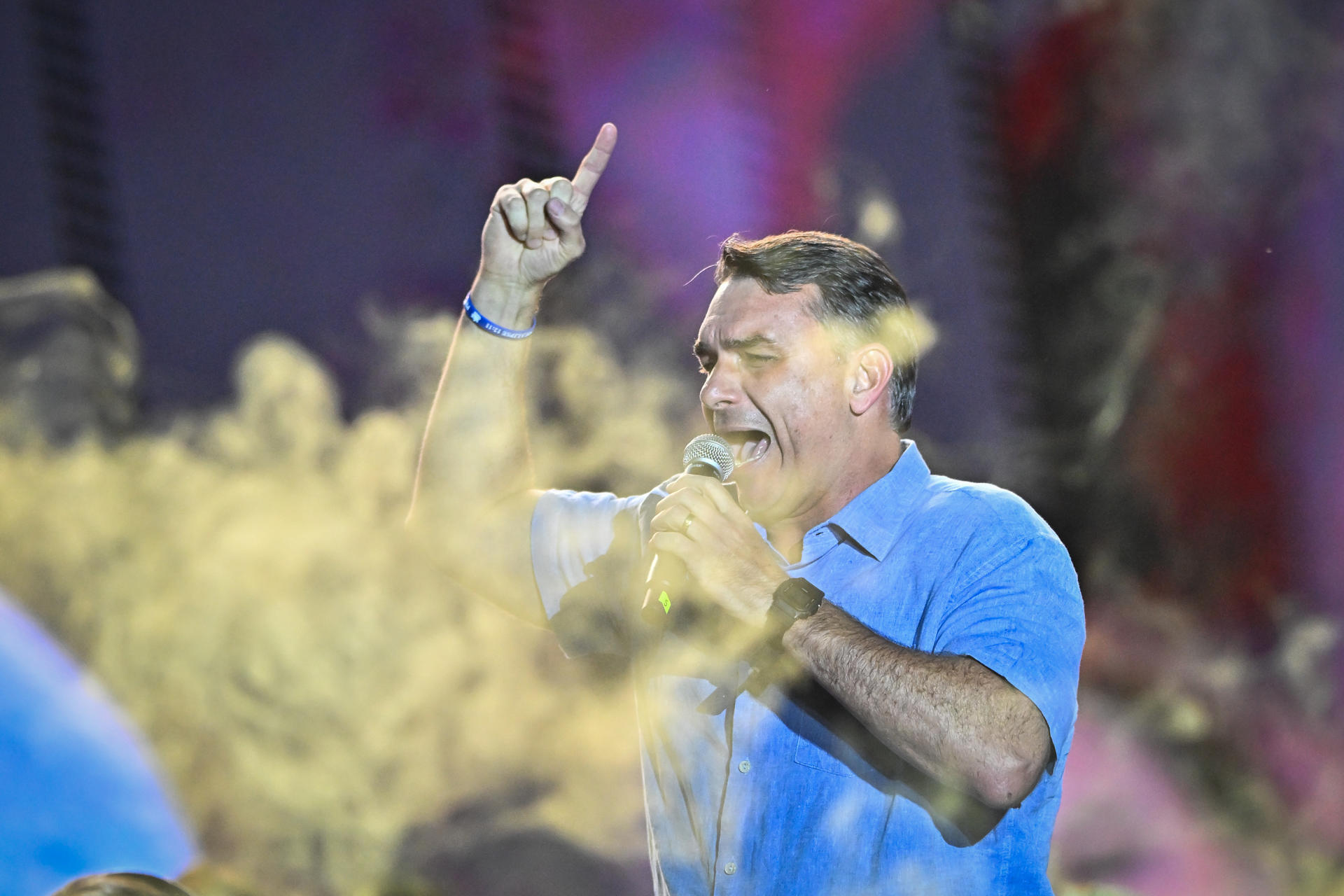 “Censura começou pra valer no Brasil, mas há tempo de evitar ditadura”, diz Flávio
