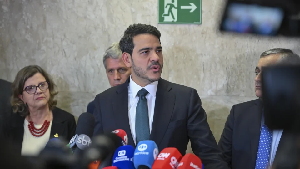 Evangélico, candidato ao STF fez referências bíblicas e à sua família na sabatina, mas parecer sobre aborto contribuiu para negativa.